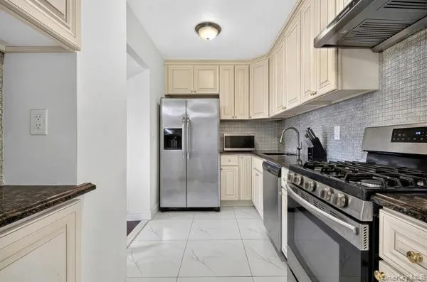 5-38 115th Street, New York, NY, 2 Bedrooms Bedrooms, 6 Rooms Rooms,2 BathroomsBathrooms,Residential,For Rent,115th Street,0,1021198 5-38 115th Street, New York, NY, 2 Bedrooms Bedrooms, 6 Rooms Rooms,2 BathroomsBathrooms,Residential,For Rent,115th Street,0,1021198
