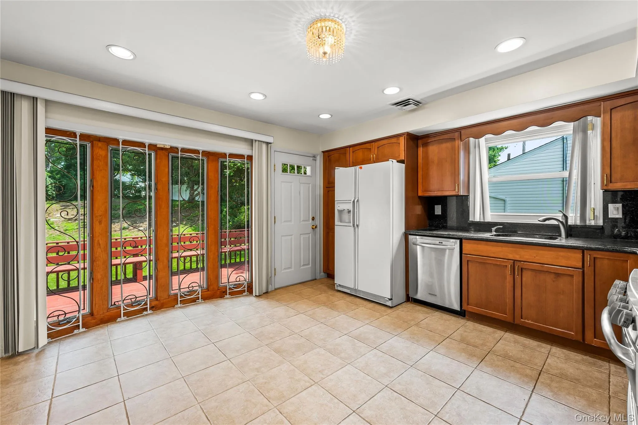 Spacious Eat in Kitchen Spacious Eat in Kitchen