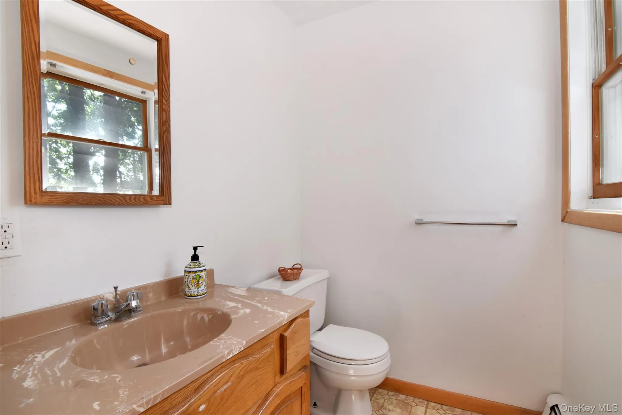 Lower Level Powder Room. Western exposure. Lower Level Powder Room. Western exposure.