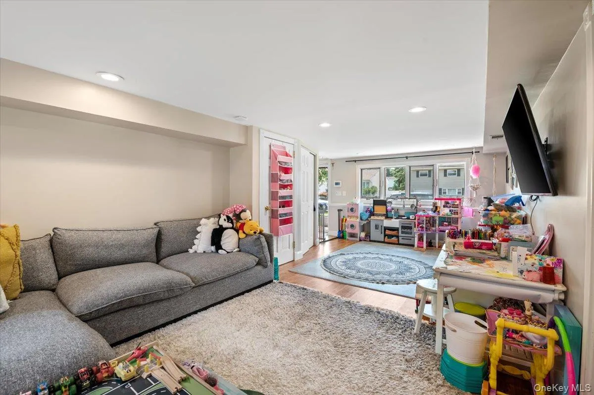 215 Boston Avenue, Oyster Bay, NY, 4 Bedrooms Bedrooms, 9 Rooms Rooms,2 BathroomsBathrooms,Residential,For Rent,Boston,0,1021211 215 Boston Avenue, Oyster Bay, NY, 4 Bedrooms Bedrooms, 9 Rooms Rooms,2 BathroomsBathrooms,Residential,For Rent,Boston,0,1021211