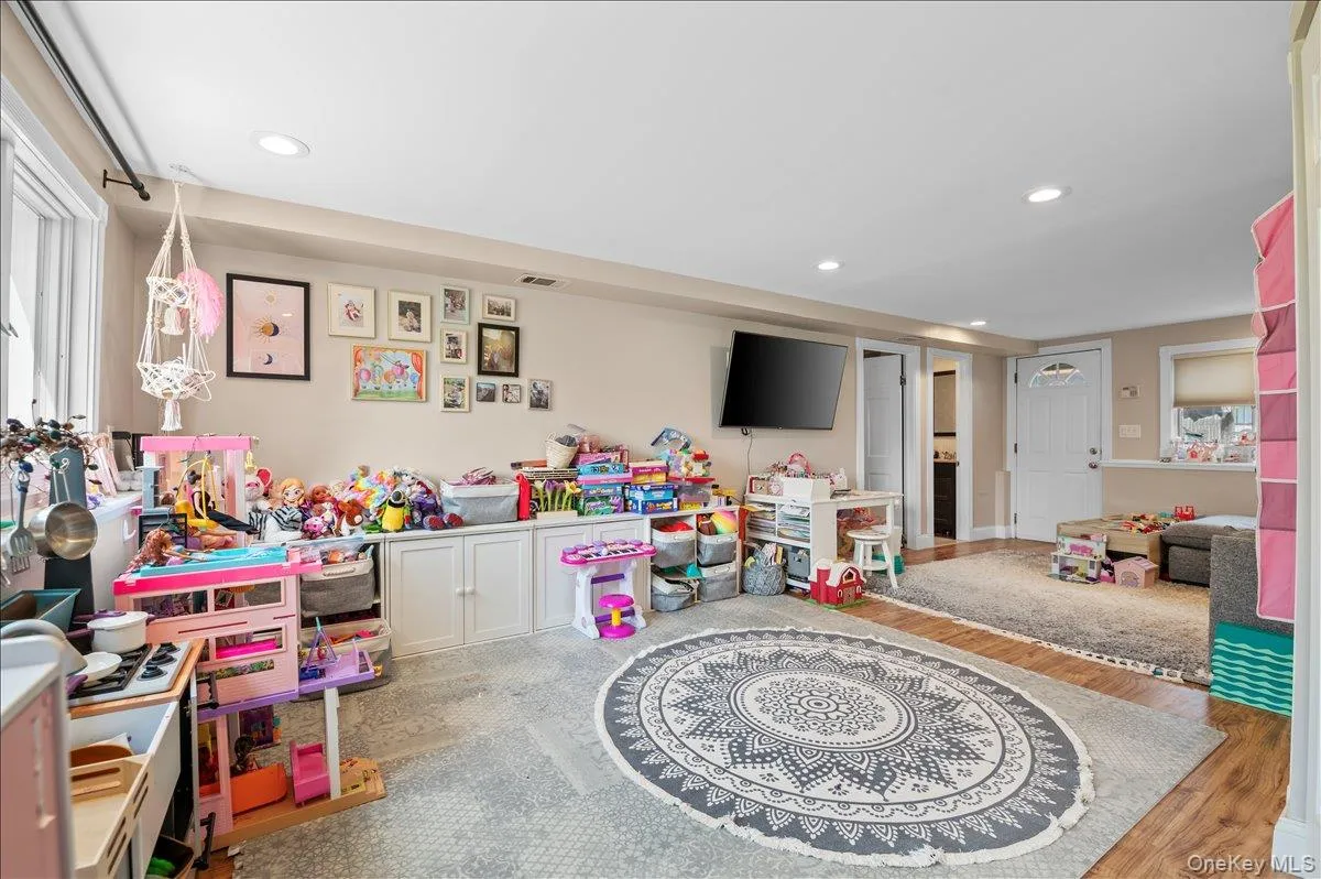 215 Boston Avenue, Oyster Bay, NY, 4 Bedrooms Bedrooms, 9 Rooms Rooms,2 BathroomsBathrooms,Residential,For Rent,Boston,0,1021211 215 Boston Avenue, Oyster Bay, NY, 4 Bedrooms Bedrooms, 9 Rooms Rooms,2 BathroomsBathrooms,Residential,For Rent,Boston,0,1021211