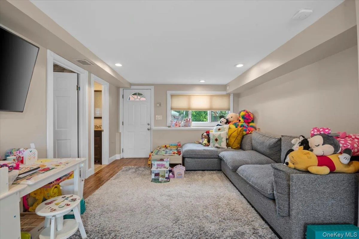 215 Boston Avenue, Oyster Bay, NY, 4 Bedrooms Bedrooms, 9 Rooms Rooms,2 BathroomsBathrooms,Residential,For Rent,Boston,0,1021211 215 Boston Avenue, Oyster Bay, NY, 4 Bedrooms Bedrooms, 9 Rooms Rooms,2 BathroomsBathrooms,Residential,For Rent,Boston,0,1021211
