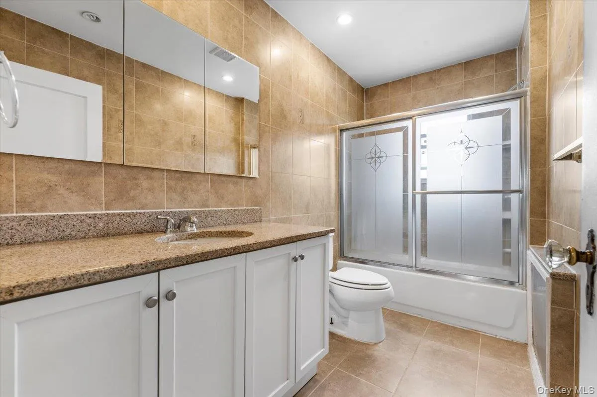 161-21 84th Avenue, New York, NY, 3 Bedrooms Bedrooms, 7 Rooms Rooms,1 BathroomBathrooms,Residential,For Rent,84th,0,1021213 161-21 84th Avenue, New York, NY, 3 Bedrooms Bedrooms, 7 Rooms Rooms,1 BathroomBathrooms,Residential,For Rent,84th,0,1021213
