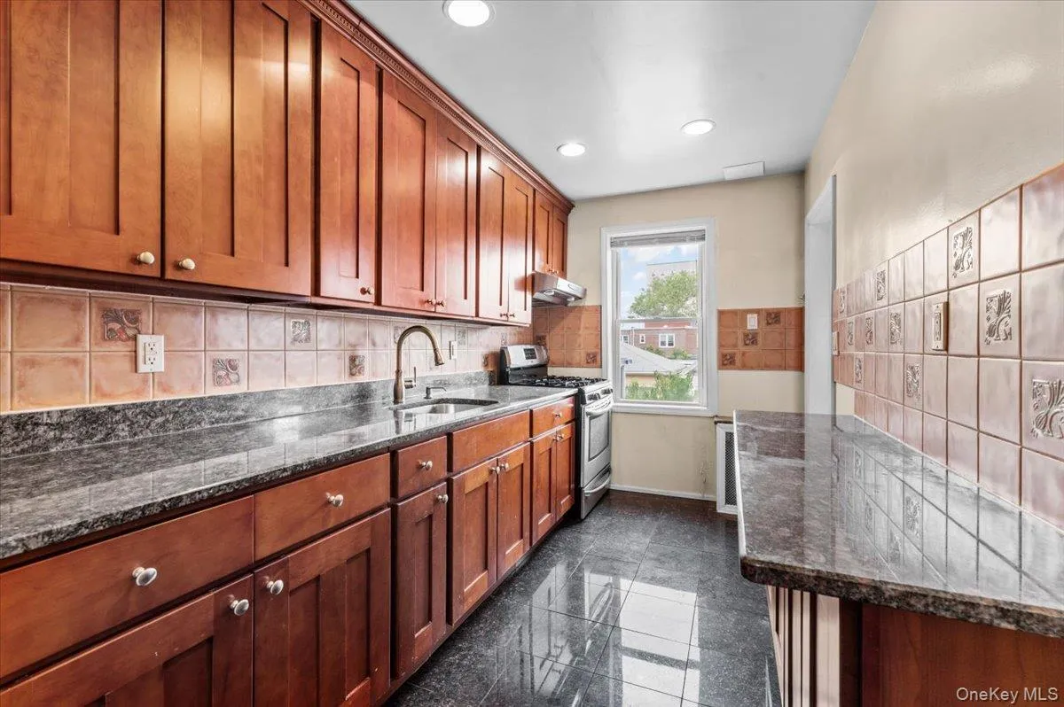 161-21 84th Avenue, New York, NY, 3 Bedrooms Bedrooms, 7 Rooms Rooms,1 BathroomBathrooms,Residential,For Rent,84th,0,1021213 161-21 84th Avenue, New York, NY, 3 Bedrooms Bedrooms, 7 Rooms Rooms,1 BathroomBathrooms,Residential,For Rent,84th,0,1021213