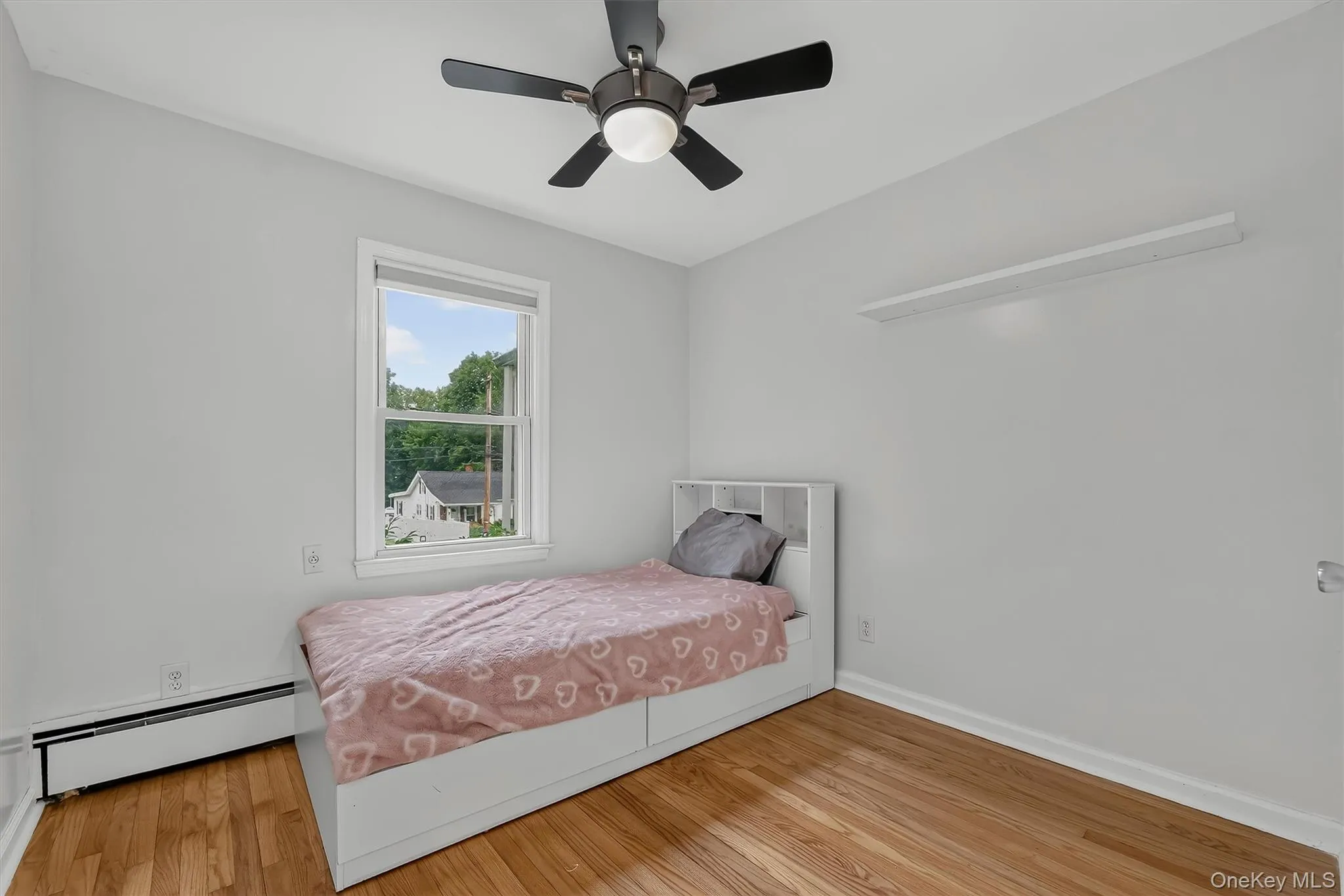 Bright and inviting second bedroom. Bright and inviting second bedroom.