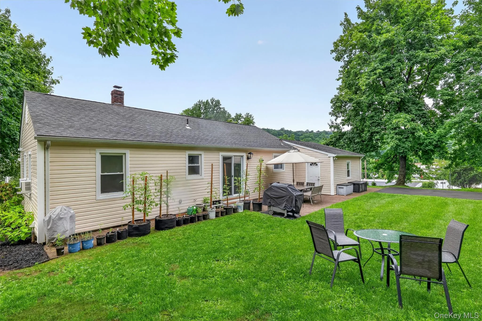 Enjoy the comfortable connection between the home and private outdoor spaces. Enjoy the comfortable connection between the home and private outdoor spaces.