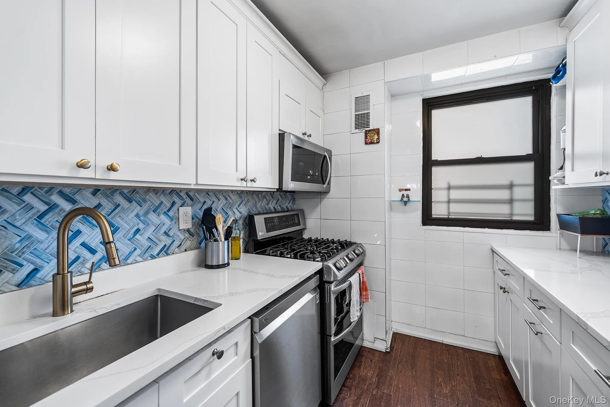 61-35 98 Street, New York, NY, 3 Bedrooms Bedrooms, 6 Rooms Rooms,2 BathroomsBathrooms,Residential,For Rent,98,0,1021219 61-35 98 Street, New York, NY, 3 Bedrooms Bedrooms, 6 Rooms Rooms,2 BathroomsBathrooms,Residential,For Rent,98,0,1021219