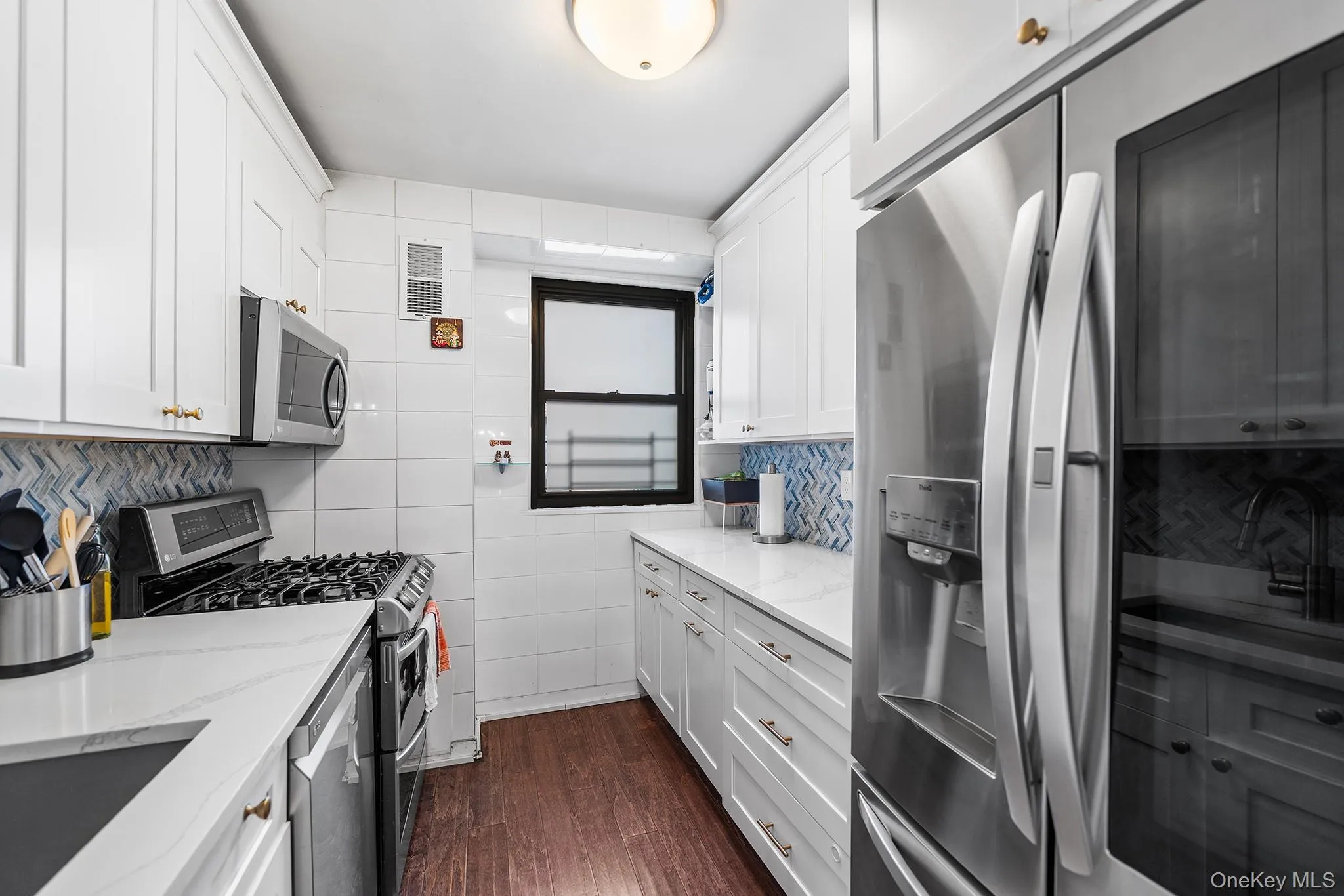 61-35 98 Street, New York, NY, 3 Bedrooms Bedrooms, 6 Rooms Rooms,2 BathroomsBathrooms,Residential,For Rent,98,0,1021219 61-35 98 Street, New York, NY, 3 Bedrooms Bedrooms, 6 Rooms Rooms,2 BathroomsBathrooms,Residential,For Rent,98,0,1021219