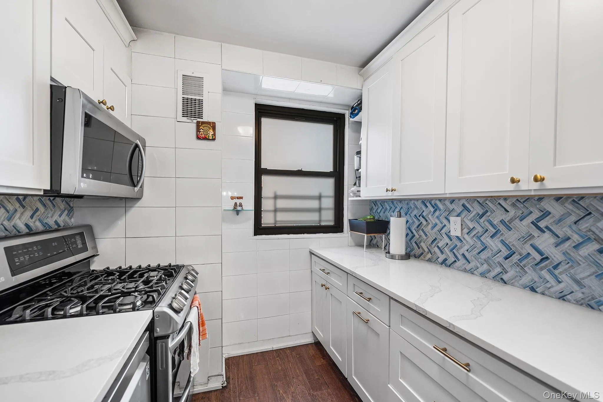 61-35 98 Street, New York, NY, 3 Bedrooms Bedrooms, 6 Rooms Rooms,2 BathroomsBathrooms,Residential,For Rent,98,0,1021219 61-35 98 Street, New York, NY, 3 Bedrooms Bedrooms, 6 Rooms Rooms,2 BathroomsBathrooms,Residential,For Rent,98,0,1021219