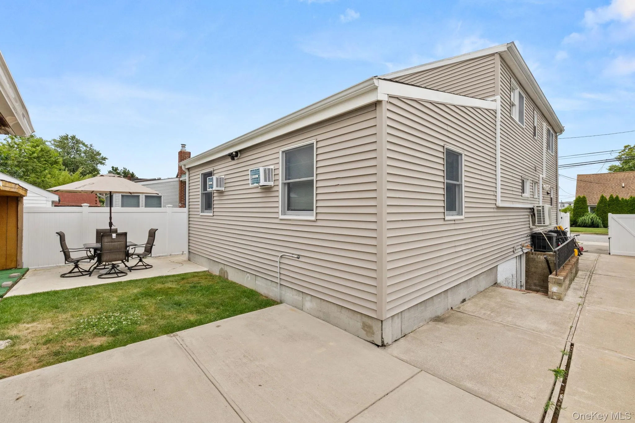 2383 Riverside Drive, Hempstead, NY, 6 Bedrooms Bedrooms, 8 Rooms Rooms,2 BathroomsBathrooms,Residential,For Rent,Riverside,0,1021229 2383 Riverside Drive, Hempstead, NY, 6 Bedrooms Bedrooms, 8 Rooms Rooms,2 BathroomsBathrooms,Residential,For Rent,Riverside,0,1021229