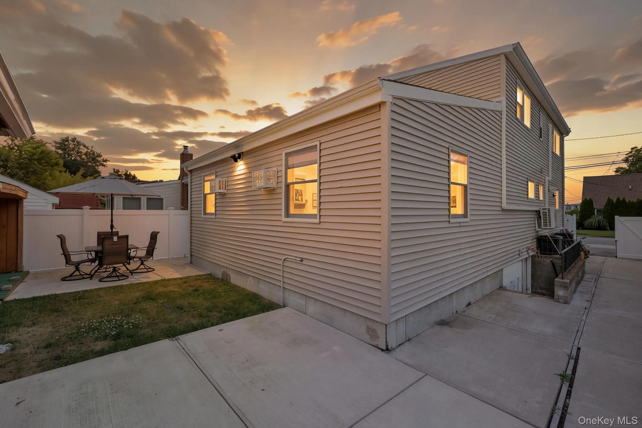 2383 Riverside Drive, Hempstead, NY, 6 Bedrooms Bedrooms, 8 Rooms Rooms,2 BathroomsBathrooms,Residential,For Rent,Riverside,0,1021229 2383 Riverside Drive, Hempstead, NY, 6 Bedrooms Bedrooms, 8 Rooms Rooms,2 BathroomsBathrooms,Residential,For Rent,Riverside,0,1021229