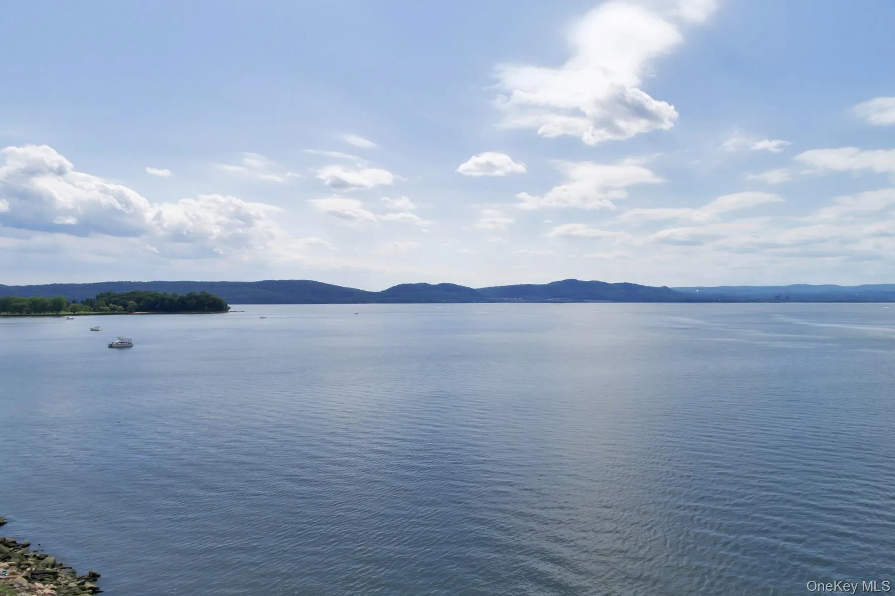 517 Half Moon Bay Drive, Cortlandt, NY, 2 Bedrooms Bedrooms, 4 Rooms Rooms,2 BathroomsBathrooms,Residential Lease,For Rent,Half Moon Bay,0,1021234 517 Half Moon Bay Drive, Cortlandt, NY, 2 Bedrooms Bedrooms, 4 Rooms Rooms,2 BathroomsBathrooms,Residential Lease,For Rent,Half Moon Bay,0,1021234
