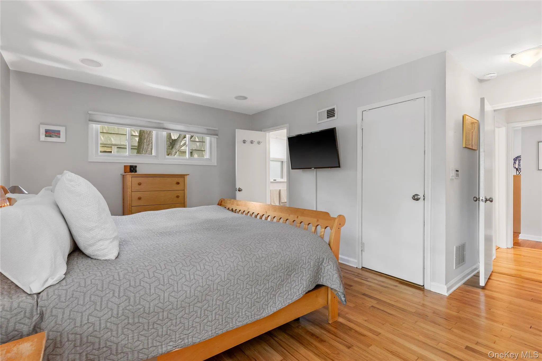 1185 Weaver Street, New Rochelle, NY, 3 Bedrooms Bedrooms, 6 Rooms Rooms,2 BathroomsBathrooms,Residential,For Rent,Weaver,0,1021246 1185 Weaver Street, New Rochelle, NY, 3 Bedrooms Bedrooms, 6 Rooms Rooms,2 BathroomsBathrooms,Residential,For Rent,Weaver,0,1021246