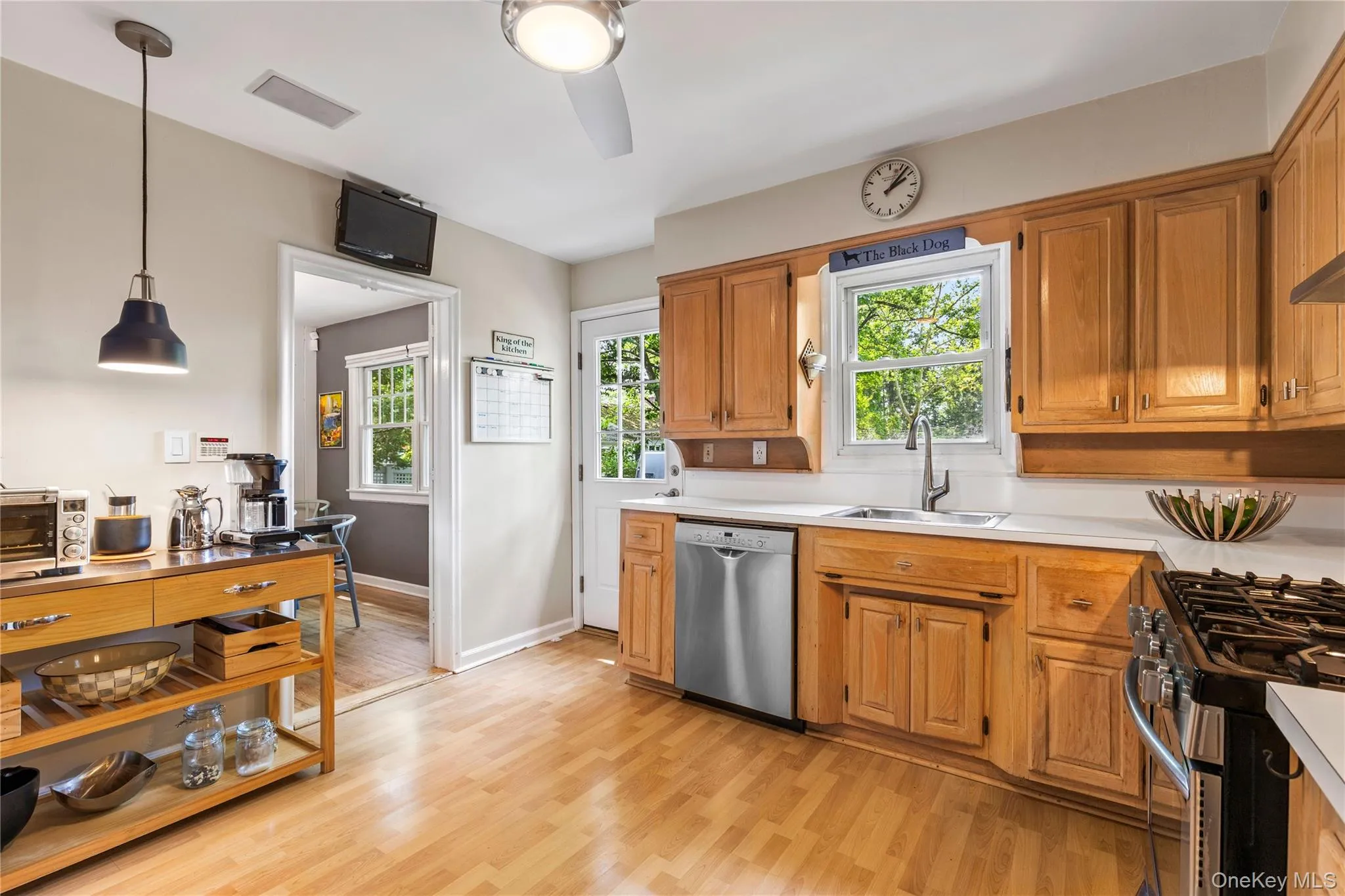 1185 Weaver Street, New Rochelle, NY, 3 Bedrooms Bedrooms, 6 Rooms Rooms,2 BathroomsBathrooms,Residential,For Rent,Weaver,0,1021246 1185 Weaver Street, New Rochelle, NY, 3 Bedrooms Bedrooms, 6 Rooms Rooms,2 BathroomsBathrooms,Residential,For Rent,Weaver,0,1021246