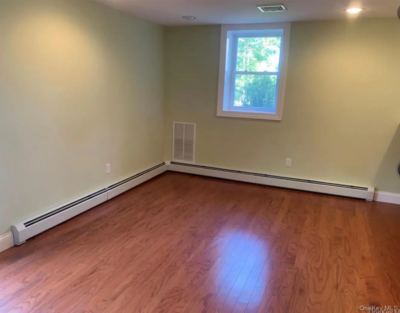 250 Oakland Avenue, Monroe, NY, 2 Bedrooms Bedrooms, 5 Rooms Rooms,1 BathroomBathrooms,Residential Lease,For Rent,Oakland,0,1021255 250 Oakland Avenue, Monroe, NY, 2 Bedrooms Bedrooms, 5 Rooms Rooms,1 BathroomBathrooms,Residential Lease,For Rent,Oakland,0,1021255