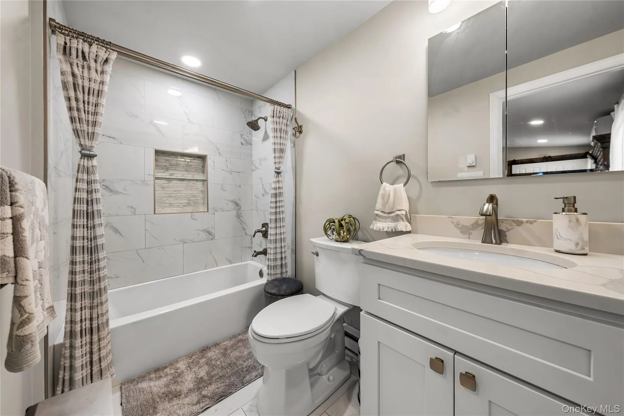 Master Bathroom Master Bathroom
