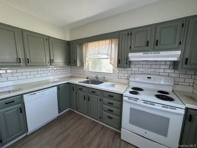 5 Sheldon Drive, Cornwall, NY, 3 Bedrooms Bedrooms, 7 Rooms Rooms,1 BathroomBathrooms,Residential Lease,For Rent,Sheldon,0,1021275 5 Sheldon Drive, Cornwall, NY, 3 Bedrooms Bedrooms, 7 Rooms Rooms,1 BathroomBathrooms,Residential Lease,For Rent,Sheldon,0,1021275