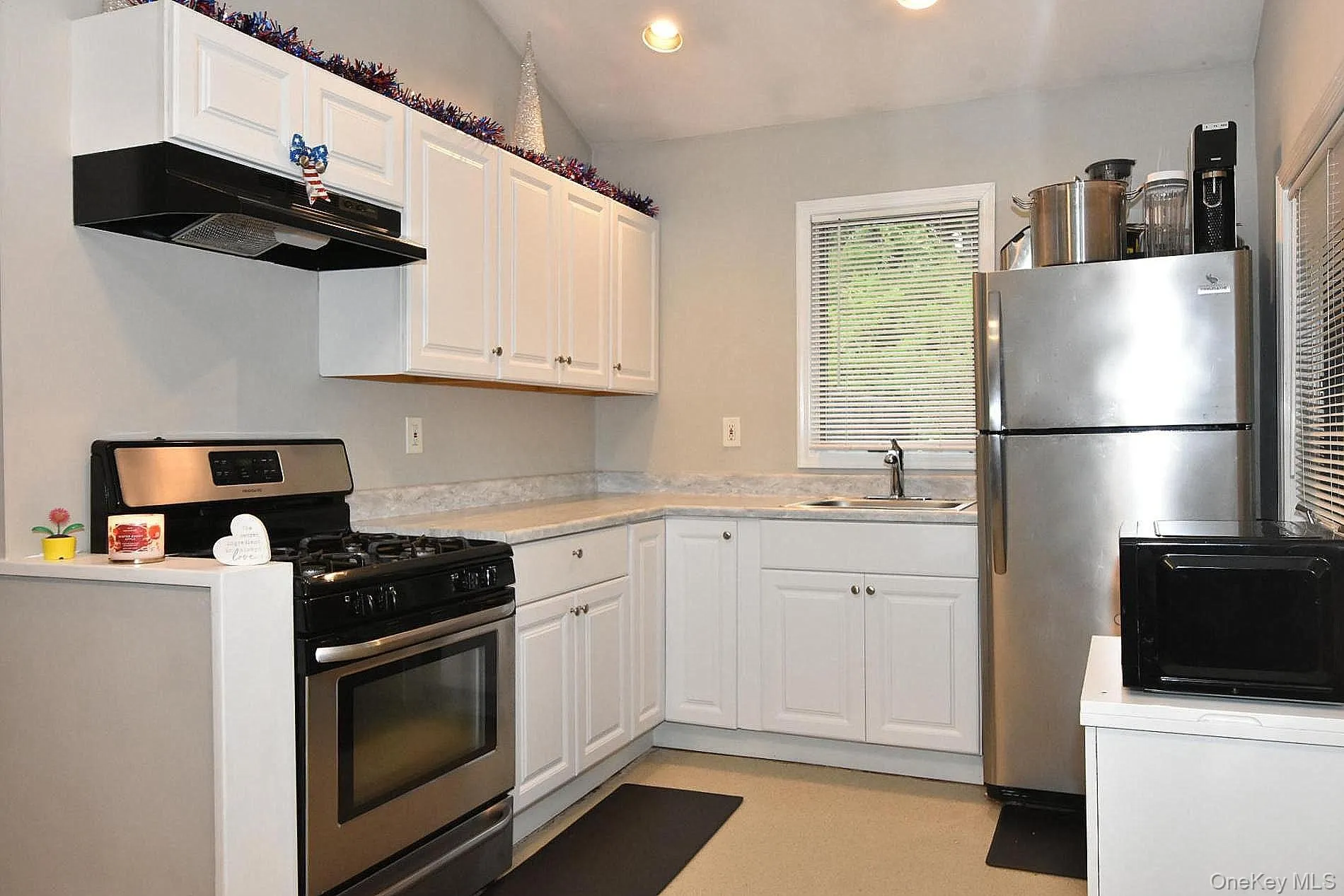 38 Balaton Avenue, Brookhaven, NY, 1 Bedroom Bedrooms, 3 Rooms Rooms,1 BathroomBathrooms,Residential,For Rent,Balaton,0,1021279 38 Balaton Avenue, Brookhaven, NY, 1 Bedroom Bedrooms, 3 Rooms Rooms,1 BathroomBathrooms,Residential,For Rent,Balaton,0,1021279