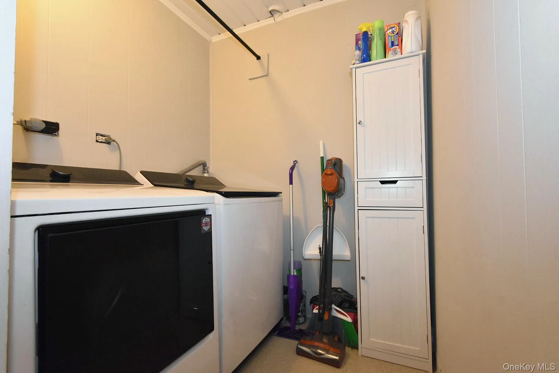 38 Balaton Avenue, Brookhaven, NY, 1 Bedroom Bedrooms, 3 Rooms Rooms,1 BathroomBathrooms,Residential,For Rent,Balaton,0,1021279 38 Balaton Avenue, Brookhaven, NY, 1 Bedroom Bedrooms, 3 Rooms Rooms,1 BathroomBathrooms,Residential,For Rent,Balaton,0,1021279