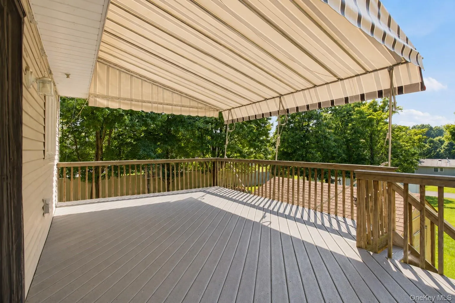 Oversized porch Oversized porch