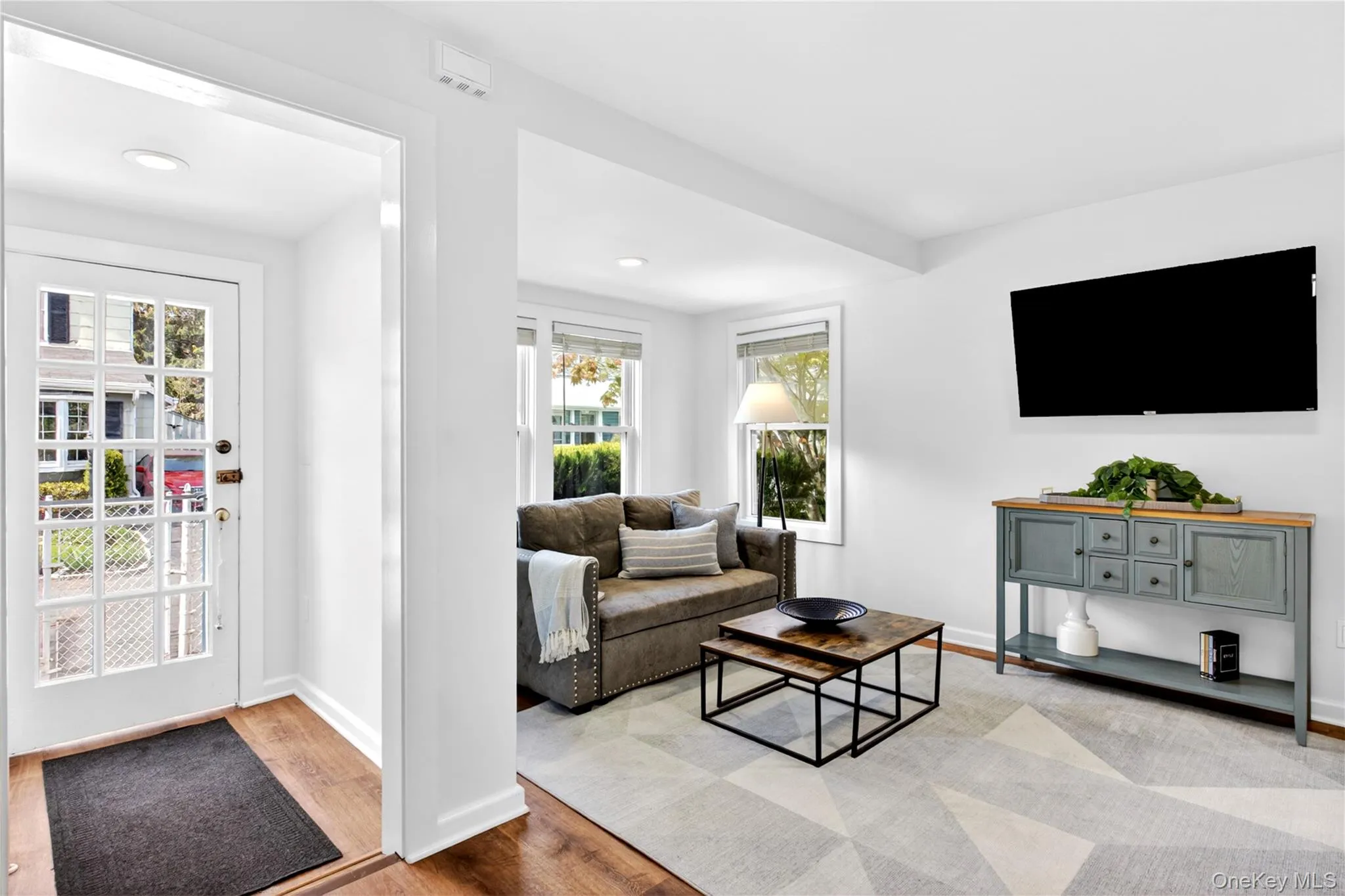 12 Smull Place, North Hempstead, NY, 2 Bedrooms Bedrooms, 6 Rooms Rooms,2 BathroomsBathrooms,Residential,For Rent,Smull,0,1021284 12 Smull Place, North Hempstead, NY, 2 Bedrooms Bedrooms, 6 Rooms Rooms,2 BathroomsBathrooms,Residential,For Rent,Smull,0,1021284