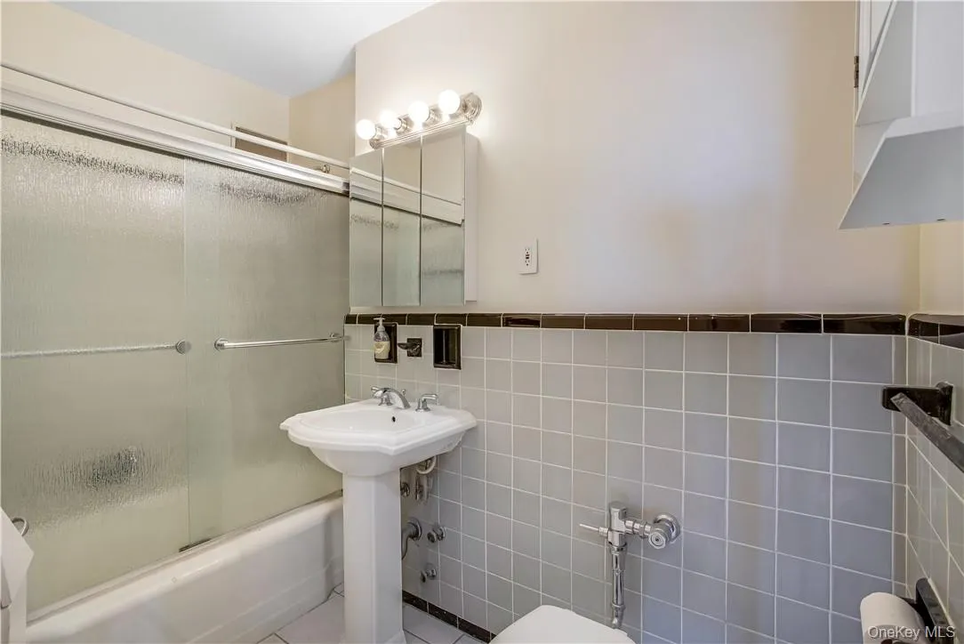 730 Pelham Road, New Rochelle, NY, 3 Bedrooms Bedrooms, 5 Rooms Rooms,2 BathroomsBathrooms,Residential Lease,For Rent,Pelham,0,1021289 730 Pelham Road, New Rochelle, NY, 3 Bedrooms Bedrooms, 5 Rooms Rooms,2 BathroomsBathrooms,Residential Lease,For Rent,Pelham,0,1021289