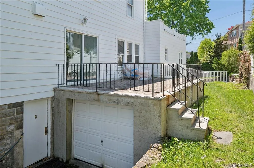 419 Palmer Road, Yonkers, NY, 3 Bedrooms Bedrooms, 6 Rooms Rooms,1 BathroomBathrooms,Residential Lease,For Rent,Palmer,0,1021293 419 Palmer Road, Yonkers, NY, 3 Bedrooms Bedrooms, 6 Rooms Rooms,1 BathroomBathrooms,Residential Lease,For Rent,Palmer,0,1021293