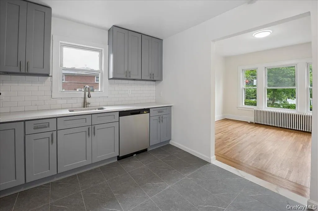 419 Palmer Road, Yonkers, NY, 3 Bedrooms Bedrooms, 6 Rooms Rooms,1 BathroomBathrooms,Residential Lease,For Rent,Palmer,0,1021293 419 Palmer Road, Yonkers, NY, 3 Bedrooms Bedrooms, 6 Rooms Rooms,1 BathroomBathrooms,Residential Lease,For Rent,Palmer,0,1021293