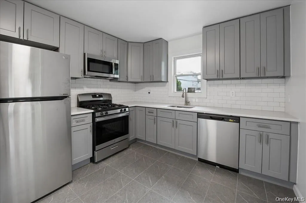 419 Palmer Road, Yonkers, NY, 3 Bedrooms Bedrooms, 6 Rooms Rooms,1 BathroomBathrooms,Residential Lease,For Rent,Palmer,0,1021293 419 Palmer Road, Yonkers, NY, 3 Bedrooms Bedrooms, 6 Rooms Rooms,1 BathroomBathrooms,Residential Lease,For Rent,Palmer,0,1021293
