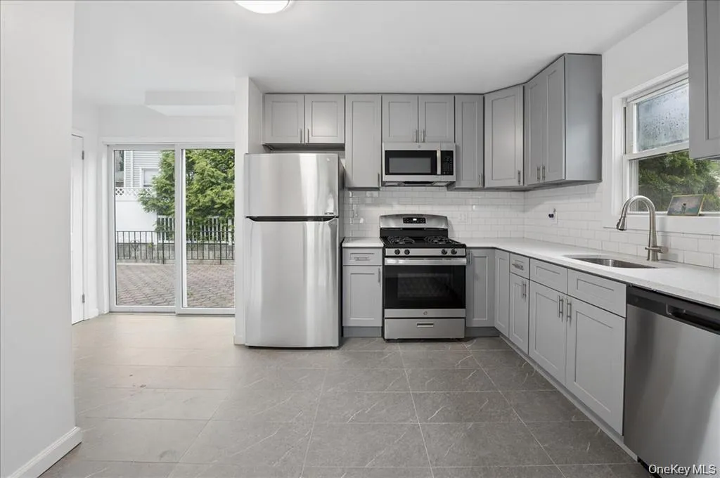 419 Palmer Road, Yonkers, NY, 3 Bedrooms Bedrooms, 6 Rooms Rooms,1 BathroomBathrooms,Residential Lease,For Rent,Palmer,0,1021293 419 Palmer Road, Yonkers, NY, 3 Bedrooms Bedrooms, 6 Rooms Rooms,1 BathroomBathrooms,Residential Lease,For Rent,Palmer,0,1021293