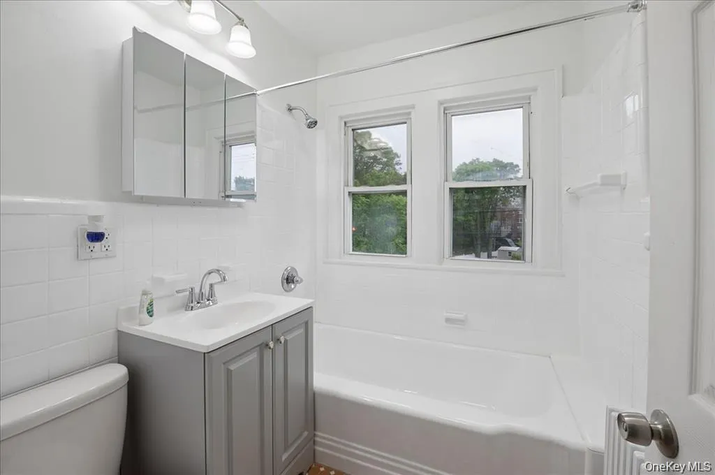 419 Palmer Road, Yonkers, NY, 3 Bedrooms Bedrooms, 6 Rooms Rooms,1 BathroomBathrooms,Residential Lease,For Rent,Palmer,0,1021293 419 Palmer Road, Yonkers, NY, 3 Bedrooms Bedrooms, 6 Rooms Rooms,1 BathroomBathrooms,Residential Lease,For Rent,Palmer,0,1021293