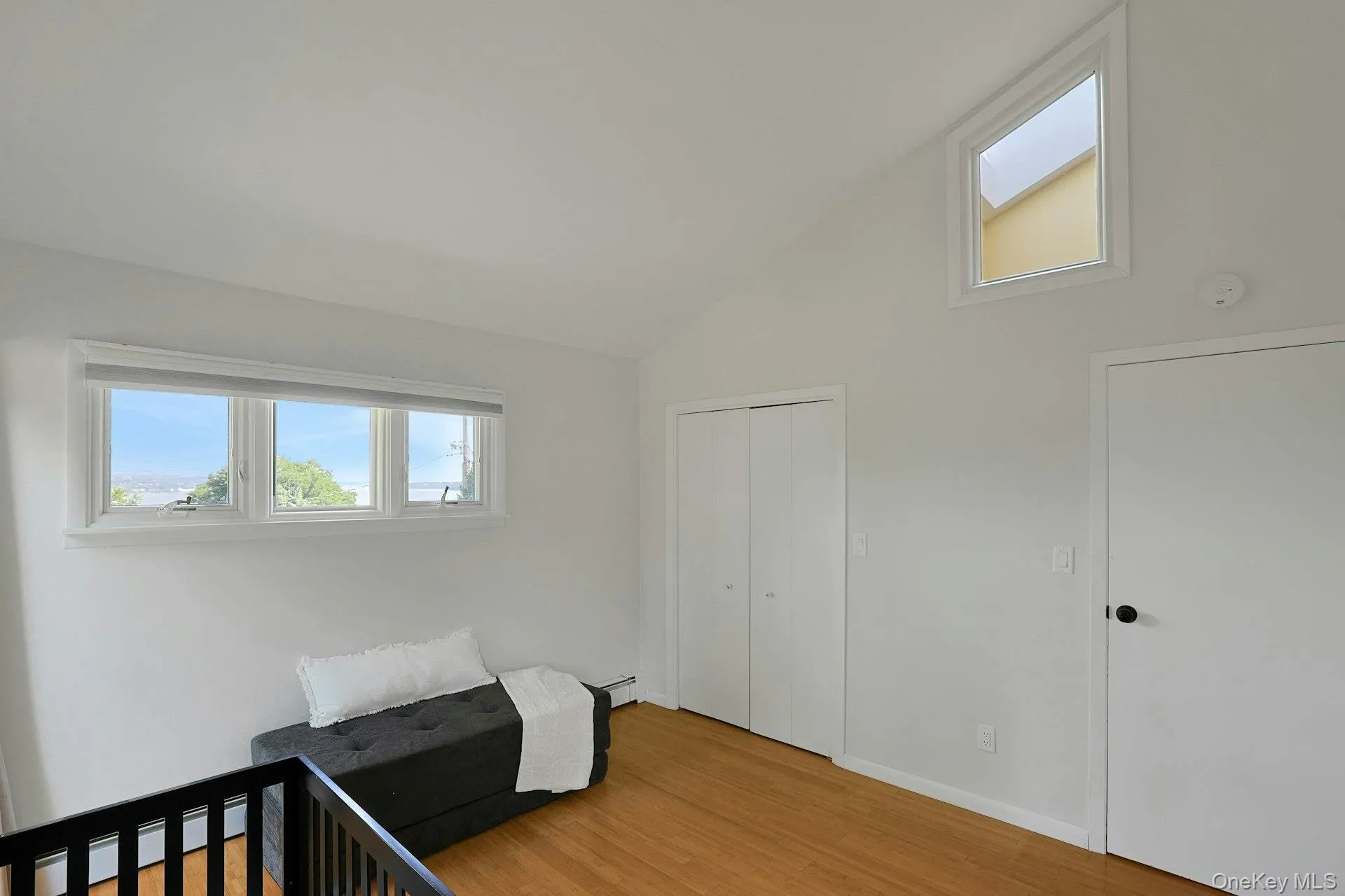 Vaulted ceilings in this room soar over head. Vaulted ceilings in this room soar over head.