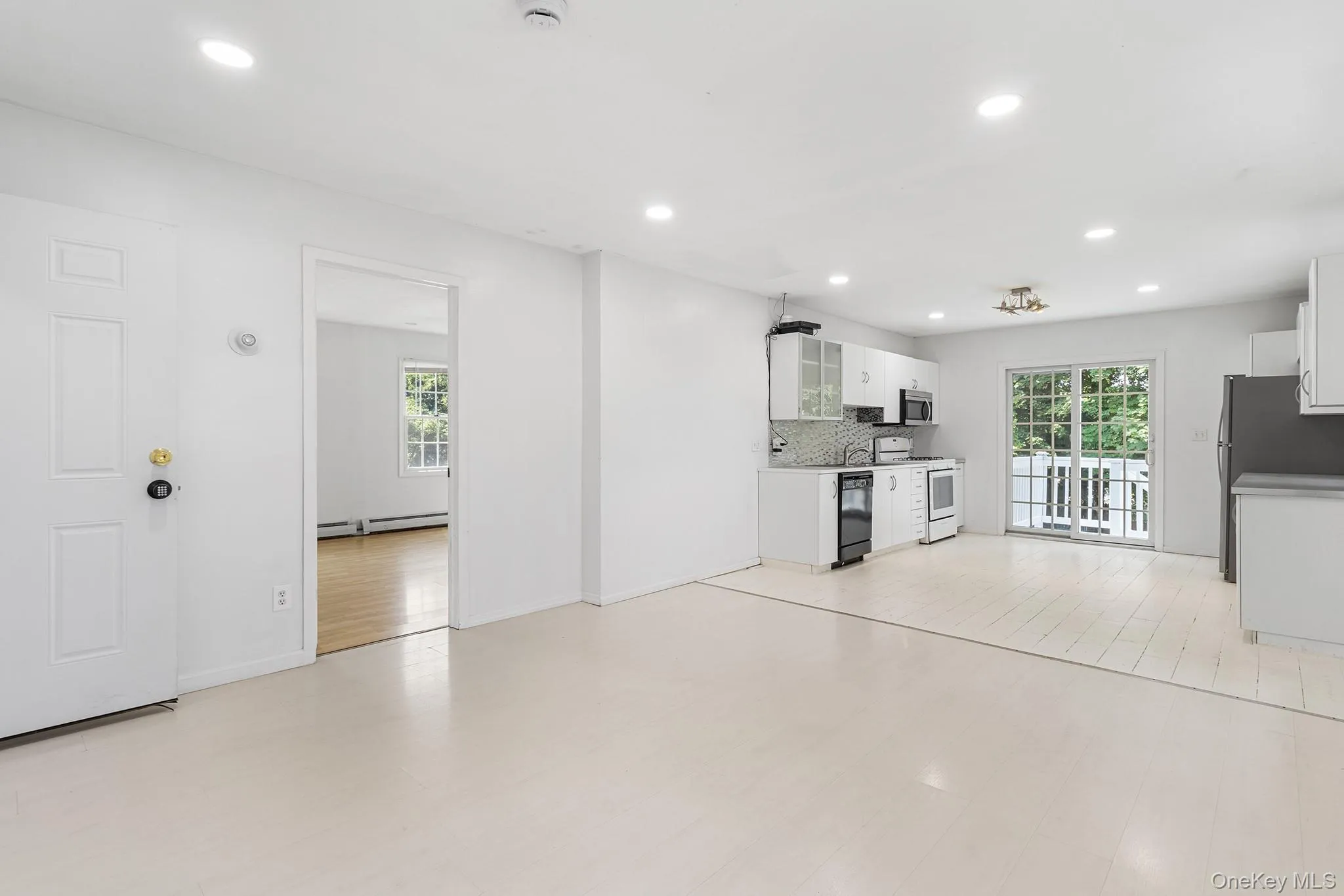 10 Clifton Place, Brookhaven, NY, 6 Bedrooms Bedrooms, 8 Rooms Rooms,5 BathroomsBathrooms,Residential,For Rent,Clifton,0,1021303 10 Clifton Place, Brookhaven, NY, 6 Bedrooms Bedrooms, 8 Rooms Rooms,5 BathroomsBathrooms,Residential,For Rent,Clifton,0,1021303