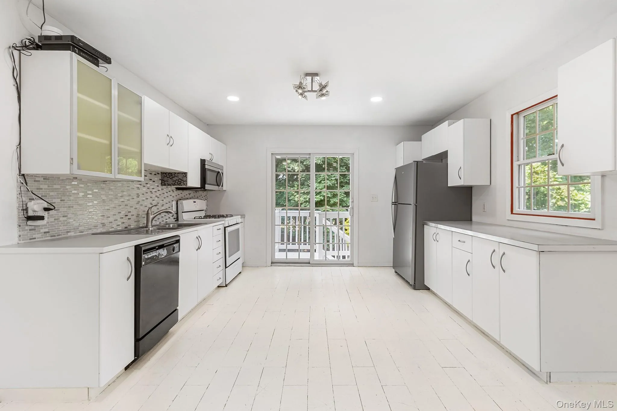 10 Clifton Place, Brookhaven, NY, 6 Bedrooms Bedrooms, 8 Rooms Rooms,5 BathroomsBathrooms,Residential,For Rent,Clifton,0,1021303 10 Clifton Place, Brookhaven, NY, 6 Bedrooms Bedrooms, 8 Rooms Rooms,5 BathroomsBathrooms,Residential,For Rent,Clifton,0,1021303