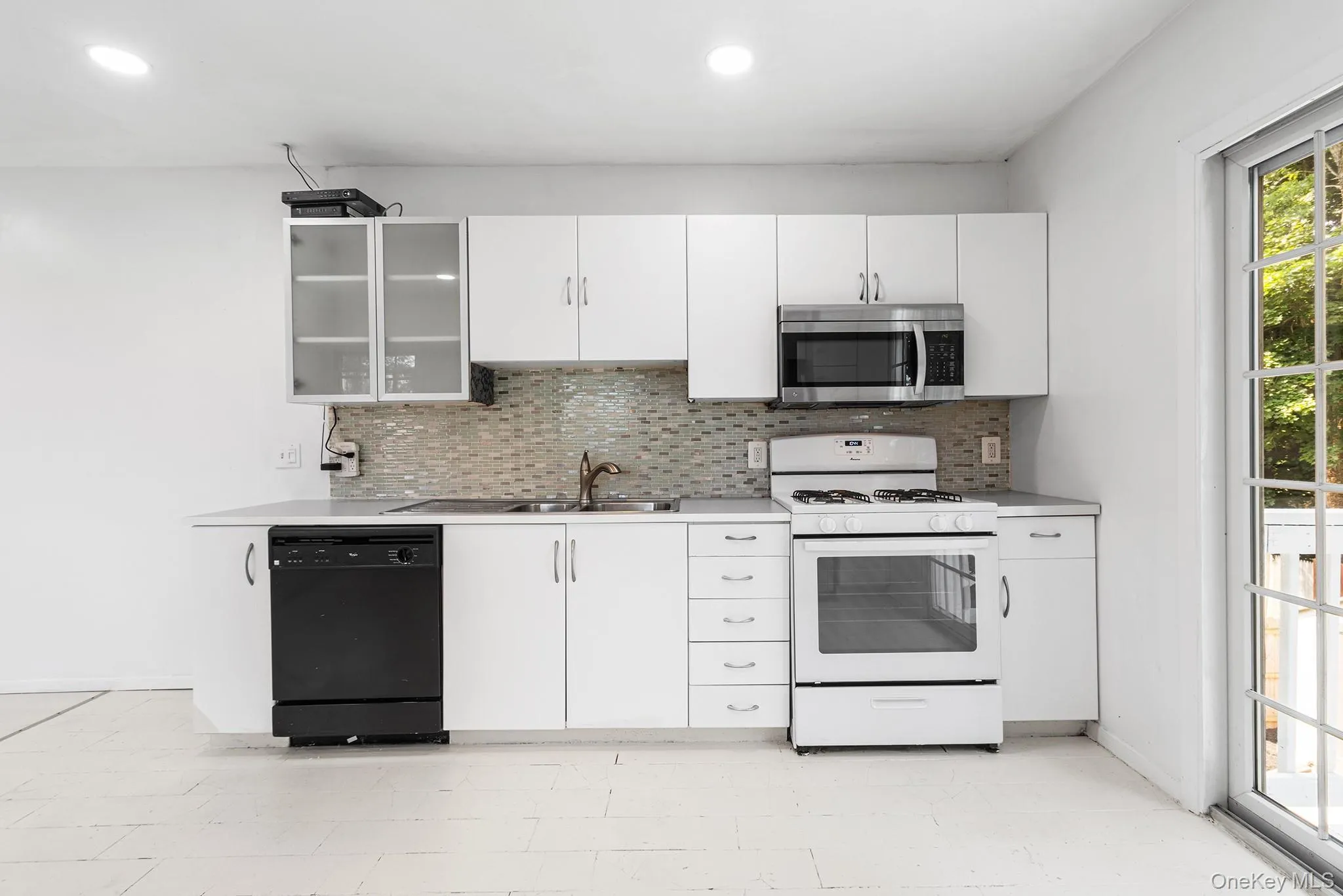 10 Clifton Place, Brookhaven, NY, 6 Bedrooms Bedrooms, 8 Rooms Rooms,5 BathroomsBathrooms,Residential,For Rent,Clifton,0,1021303 10 Clifton Place, Brookhaven, NY, 6 Bedrooms Bedrooms, 8 Rooms Rooms,5 BathroomsBathrooms,Residential,For Rent,Clifton,0,1021303