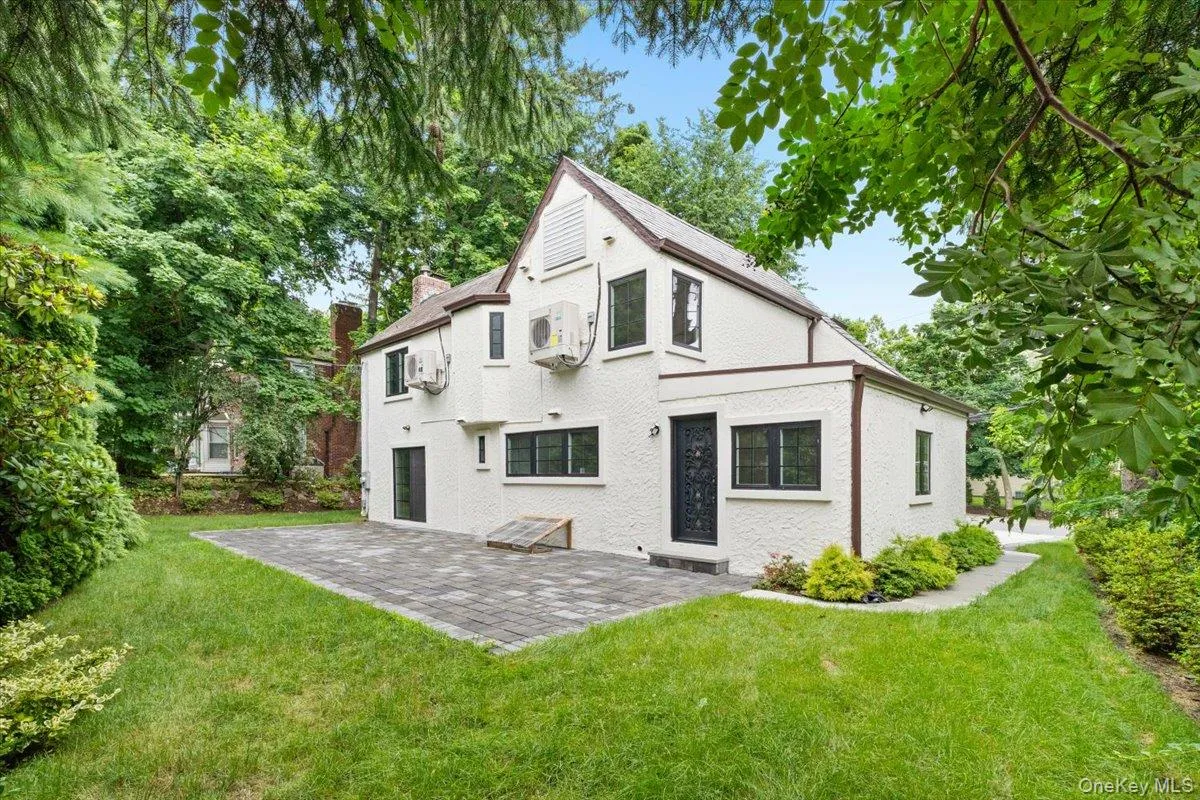 115 Old Mill Road, North Hempstead, NY, 3 Bedrooms Bedrooms, 7 Rooms Rooms,1 BathroomBathrooms,Residential Lease,For Rent,Old Mill,0,1021321 115 Old Mill Road, North Hempstead, NY, 3 Bedrooms Bedrooms, 7 Rooms Rooms,1 BathroomBathrooms,Residential Lease,For Rent,Old Mill,0,1021321