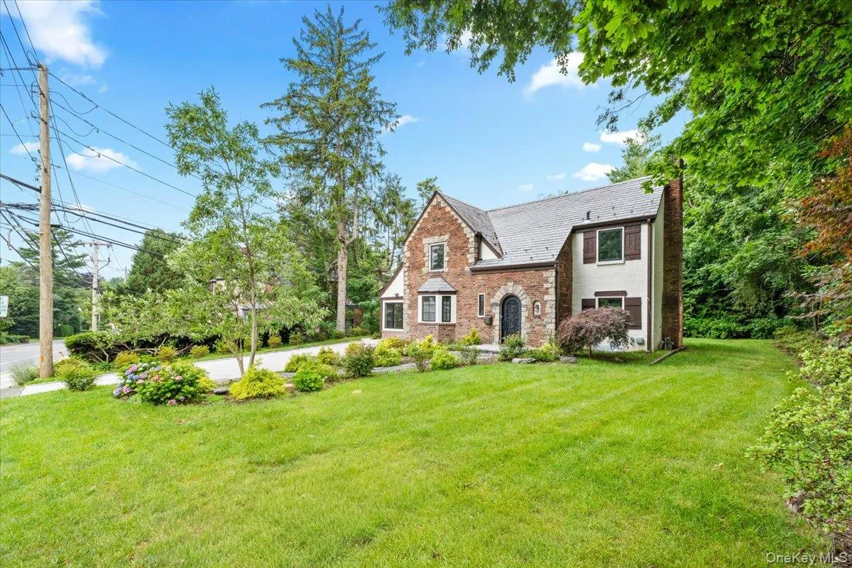 115 Old Mill Road, North Hempstead, NY, 3 Bedrooms Bedrooms, 7 Rooms Rooms,1 BathroomBathrooms,Residential Lease,For Rent,Old Mill,0,1021321 115 Old Mill Road, North Hempstead, NY, 3 Bedrooms Bedrooms, 7 Rooms Rooms,1 BathroomBathrooms,Residential Lease,For Rent,Old Mill,0,1021321