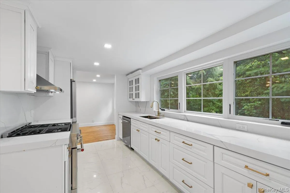 115 Old Mill Road, North Hempstead, NY, 3 Bedrooms Bedrooms, 7 Rooms Rooms,1 BathroomBathrooms,Residential Lease,For Rent,Old Mill,0,1021321 115 Old Mill Road, North Hempstead, NY, 3 Bedrooms Bedrooms, 7 Rooms Rooms,1 BathroomBathrooms,Residential Lease,For Rent,Old Mill,0,1021321