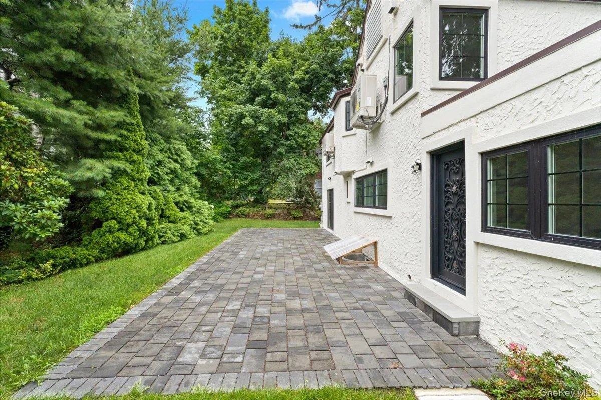 115 Old Mill Road, North Hempstead, NY, 3 Bedrooms Bedrooms, 7 Rooms Rooms,1 BathroomBathrooms,Residential Lease,For Rent,Old Mill,0,1021321 115 Old Mill Road, North Hempstead, NY, 3 Bedrooms Bedrooms, 7 Rooms Rooms,1 BathroomBathrooms,Residential Lease,For Rent,Old Mill,0,1021321