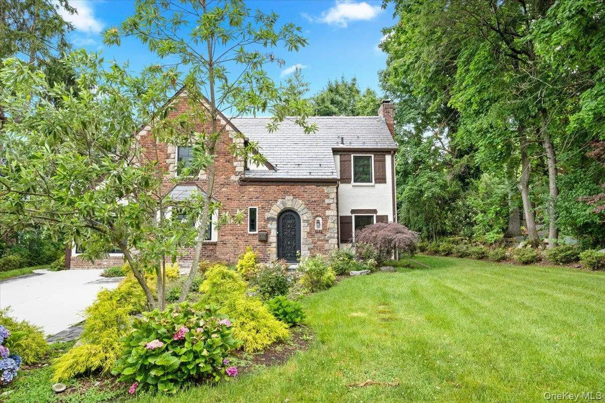 115 Old Mill Road, North Hempstead, NY, 3 Bedrooms Bedrooms, 7 Rooms Rooms,1 BathroomBathrooms,Residential Lease,For Rent,Old Mill,0,1021321 115 Old Mill Road, North Hempstead, NY, 3 Bedrooms Bedrooms, 7 Rooms Rooms,1 BathroomBathrooms,Residential Lease,For Rent,Old Mill,0,1021321