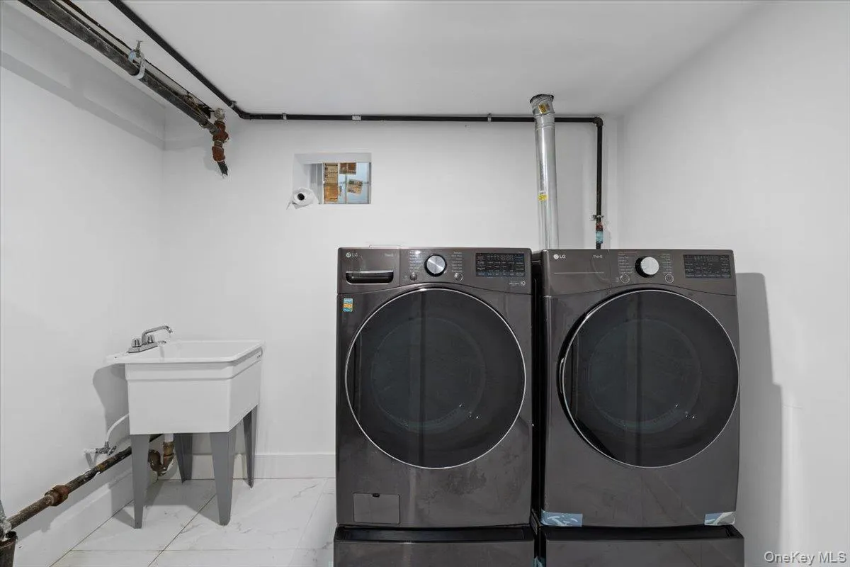 115 Old Mill Road, North Hempstead, NY, 3 Bedrooms Bedrooms, 7 Rooms Rooms,1 BathroomBathrooms,Residential Lease,For Rent,Old Mill,0,1021321 115 Old Mill Road, North Hempstead, NY, 3 Bedrooms Bedrooms, 7 Rooms Rooms,1 BathroomBathrooms,Residential Lease,For Rent,Old Mill,0,1021321