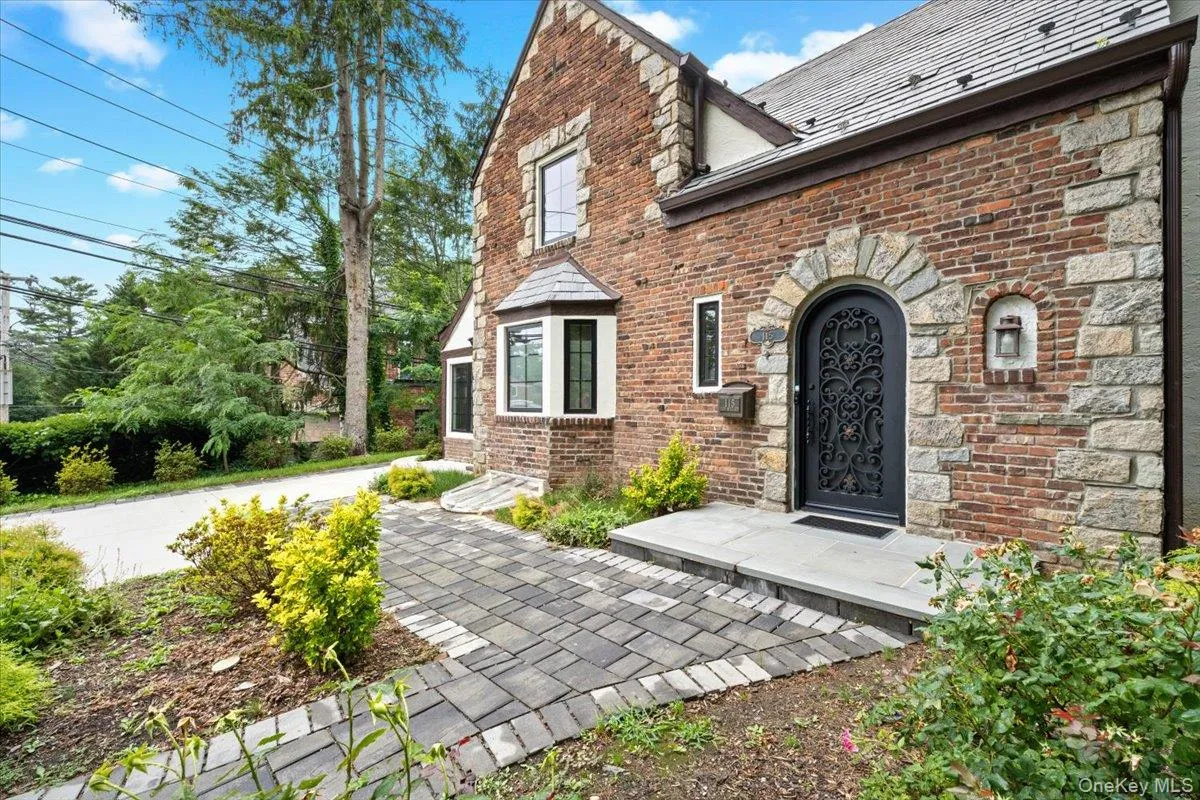 115 Old Mill Road, North Hempstead, NY, 3 Bedrooms Bedrooms, 7 Rooms Rooms,1 BathroomBathrooms,Residential Lease,For Rent,Old Mill,0,1021321 115 Old Mill Road, North Hempstead, NY, 3 Bedrooms Bedrooms, 7 Rooms Rooms,1 BathroomBathrooms,Residential Lease,For Rent,Old Mill,0,1021321