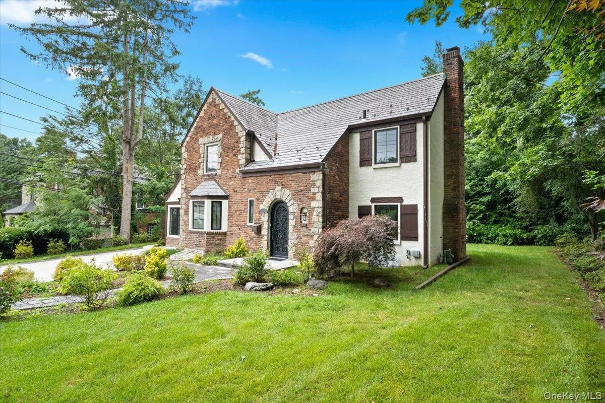 115 Old Mill Road, North Hempstead, NY, 3 Bedrooms Bedrooms, 7 Rooms Rooms,1 BathroomBathrooms,Residential Lease,For Rent,Old Mill,0,1021321 115 Old Mill Road, North Hempstead, NY, 3 Bedrooms Bedrooms, 7 Rooms Rooms,1 BathroomBathrooms,Residential Lease,For Rent,Old Mill,0,1021321