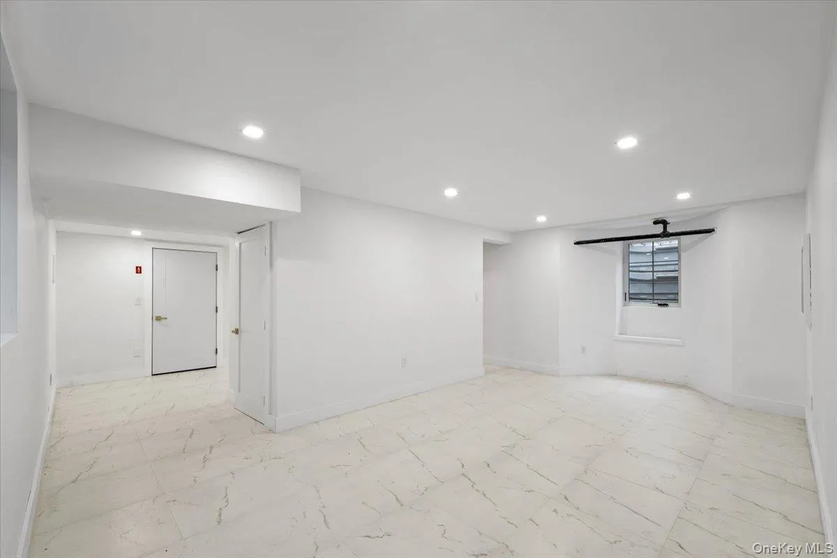 115 Old Mill Road, North Hempstead, NY, 3 Bedrooms Bedrooms, 7 Rooms Rooms,1 BathroomBathrooms,Residential Lease,For Rent,Old Mill,0,1021321 115 Old Mill Road, North Hempstead, NY, 3 Bedrooms Bedrooms, 7 Rooms Rooms,1 BathroomBathrooms,Residential Lease,For Rent,Old Mill,0,1021321