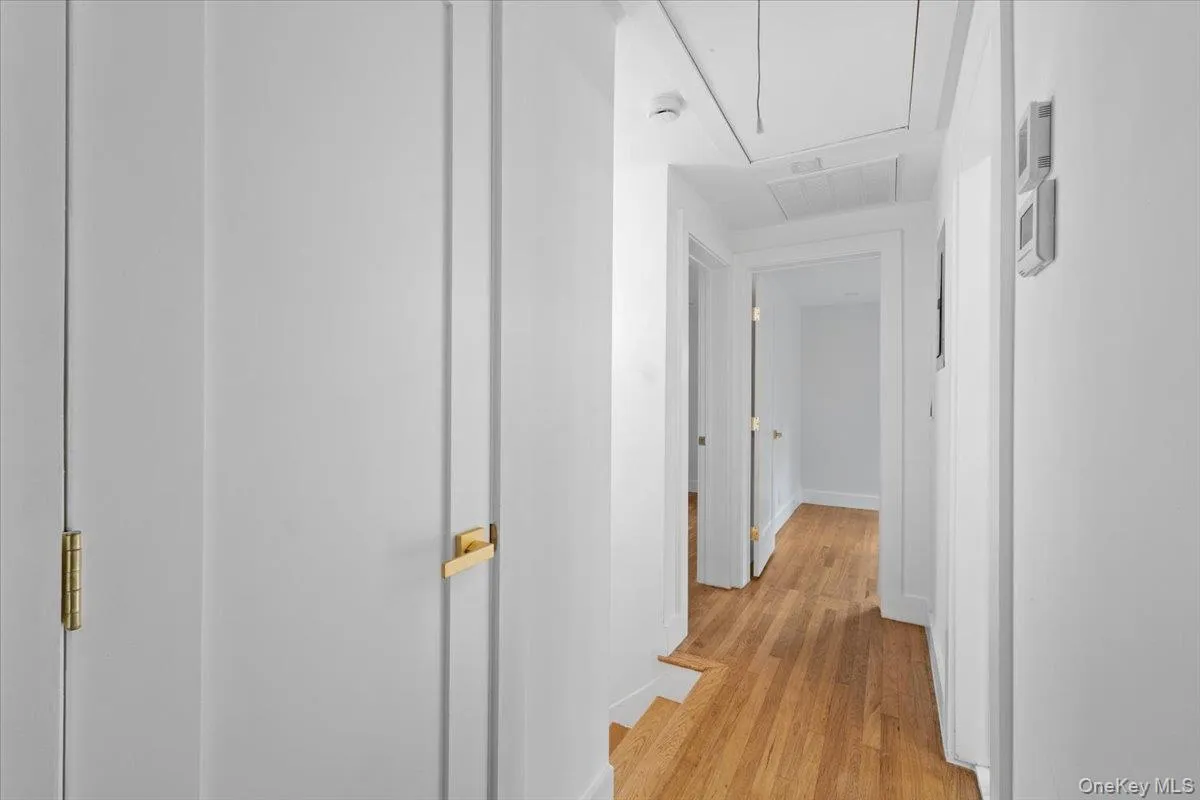 115 Old Mill Road, North Hempstead, NY, 3 Bedrooms Bedrooms, 7 Rooms Rooms,1 BathroomBathrooms,Residential Lease,For Rent,Old Mill,0,1021321 115 Old Mill Road, North Hempstead, NY, 3 Bedrooms Bedrooms, 7 Rooms Rooms,1 BathroomBathrooms,Residential Lease,For Rent,Old Mill,0,1021321
