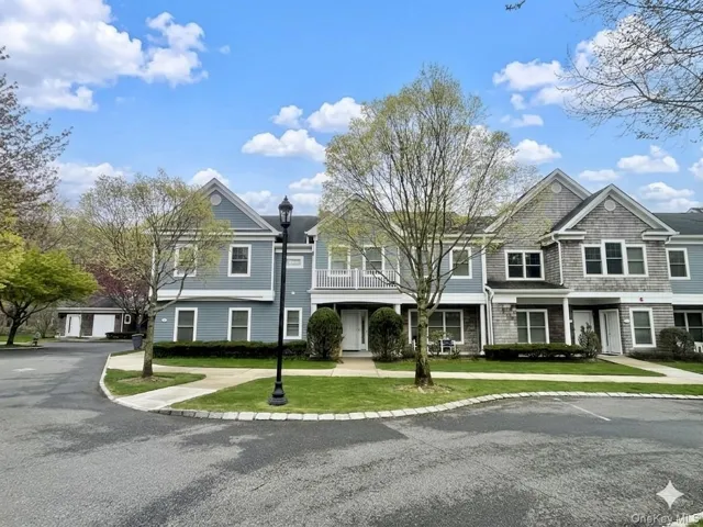 22 Gianna Court, Southampton, New York 11968
