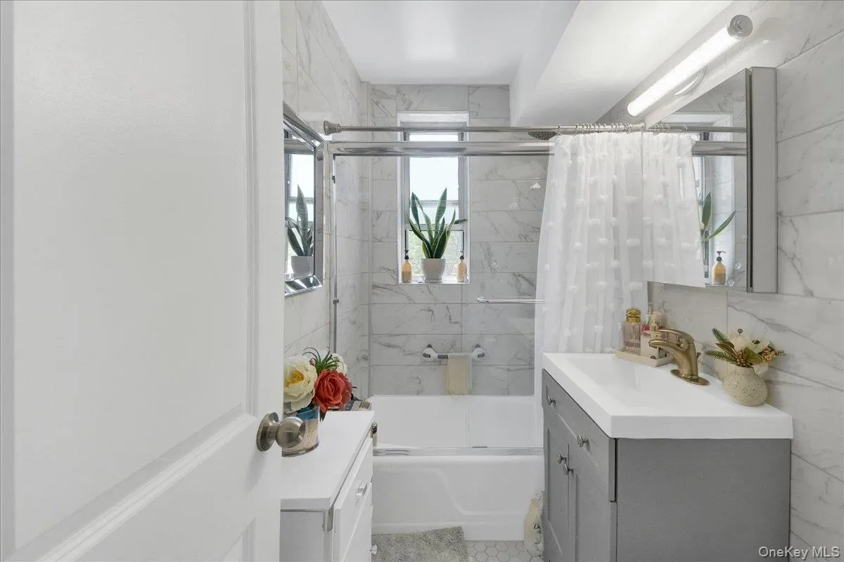 3512 Oxford Avenue, New York, NY, 2 Bedrooms Bedrooms, 5 Rooms Rooms,2 BathroomsBathrooms,Residential,For Rent,Oxford,0,1021343 3512 Oxford Avenue, New York, NY, 2 Bedrooms Bedrooms, 5 Rooms Rooms,2 BathroomsBathrooms,Residential,For Rent,Oxford,0,1021343