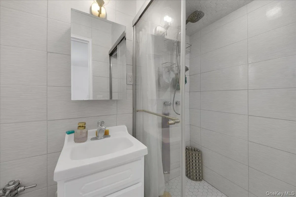 3512 Oxford Avenue, New York, NY, 2 Bedrooms Bedrooms, 5 Rooms Rooms,2 BathroomsBathrooms,Residential,For Rent,Oxford,0,1021343 3512 Oxford Avenue, New York, NY, 2 Bedrooms Bedrooms, 5 Rooms Rooms,2 BathroomsBathrooms,Residential,For Rent,Oxford,0,1021343