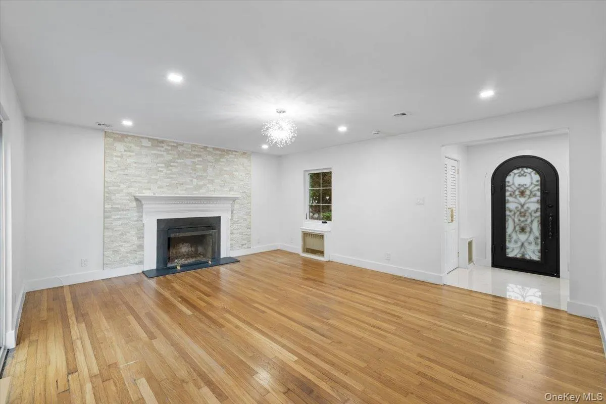 115 Old Mill Road, North Hempstead, NY, 3 Bedrooms Bedrooms, 7 Rooms Rooms,1 BathroomBathrooms,Residential,For Rent,Old Mill,0,1021353 115 Old Mill Road, North Hempstead, NY, 3 Bedrooms Bedrooms, 7 Rooms Rooms,1 BathroomBathrooms,Residential,For Rent,Old Mill,0,1021353