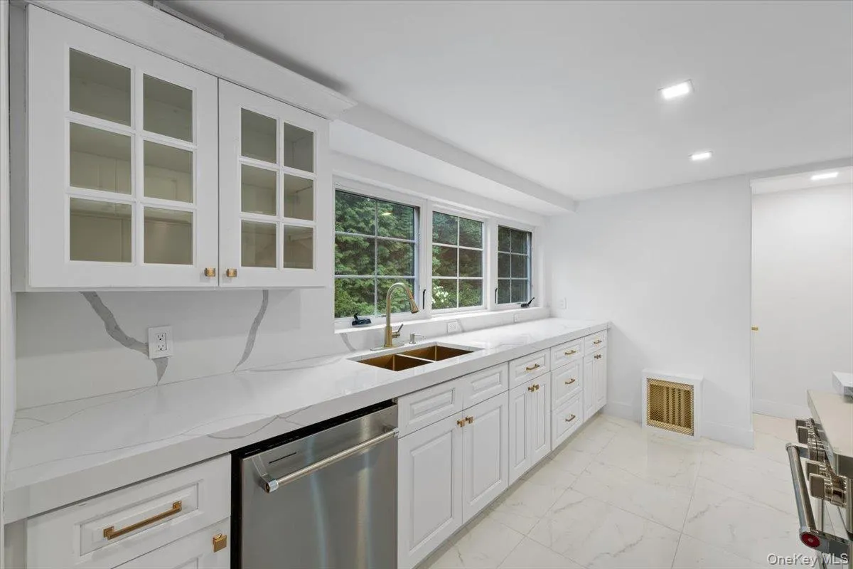 115 Old Mill Road, North Hempstead, NY, 3 Bedrooms Bedrooms, 7 Rooms Rooms,1 BathroomBathrooms,Residential,For Rent,Old Mill,0,1021353 115 Old Mill Road, North Hempstead, NY, 3 Bedrooms Bedrooms, 7 Rooms Rooms,1 BathroomBathrooms,Residential,For Rent,Old Mill,0,1021353